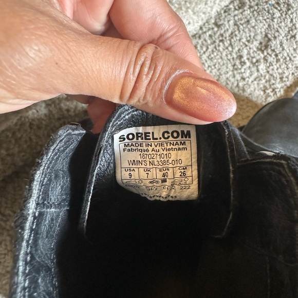 Sorel Boots size 9, used items, not new. May include signs of wear. - Picture 5 of 5
